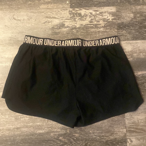 Used women’s Under Armour running shorts - Picture 2 of 2